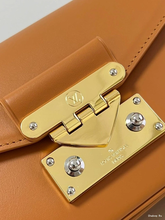 SWING Louis Vuitton 0818